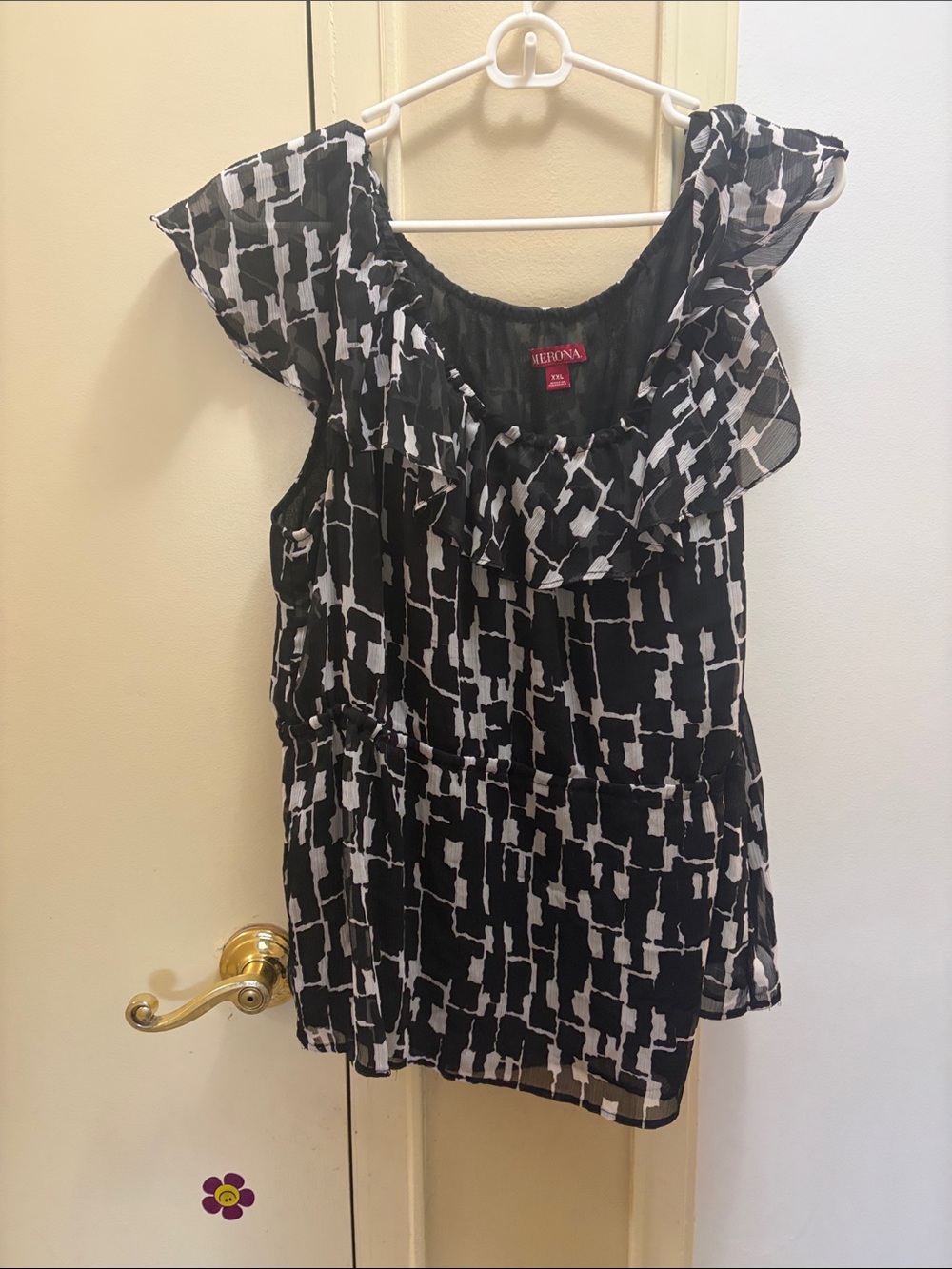Merona Black & White Ruffle-Neck Sleeveless Blouse